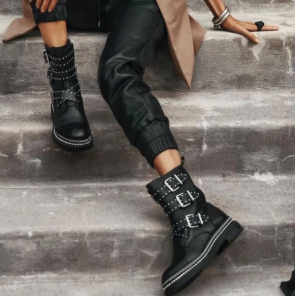 Vince Camuto black Leather studded buckle biker hiking boots Bobette Women's 6 - Picture 3 of 10